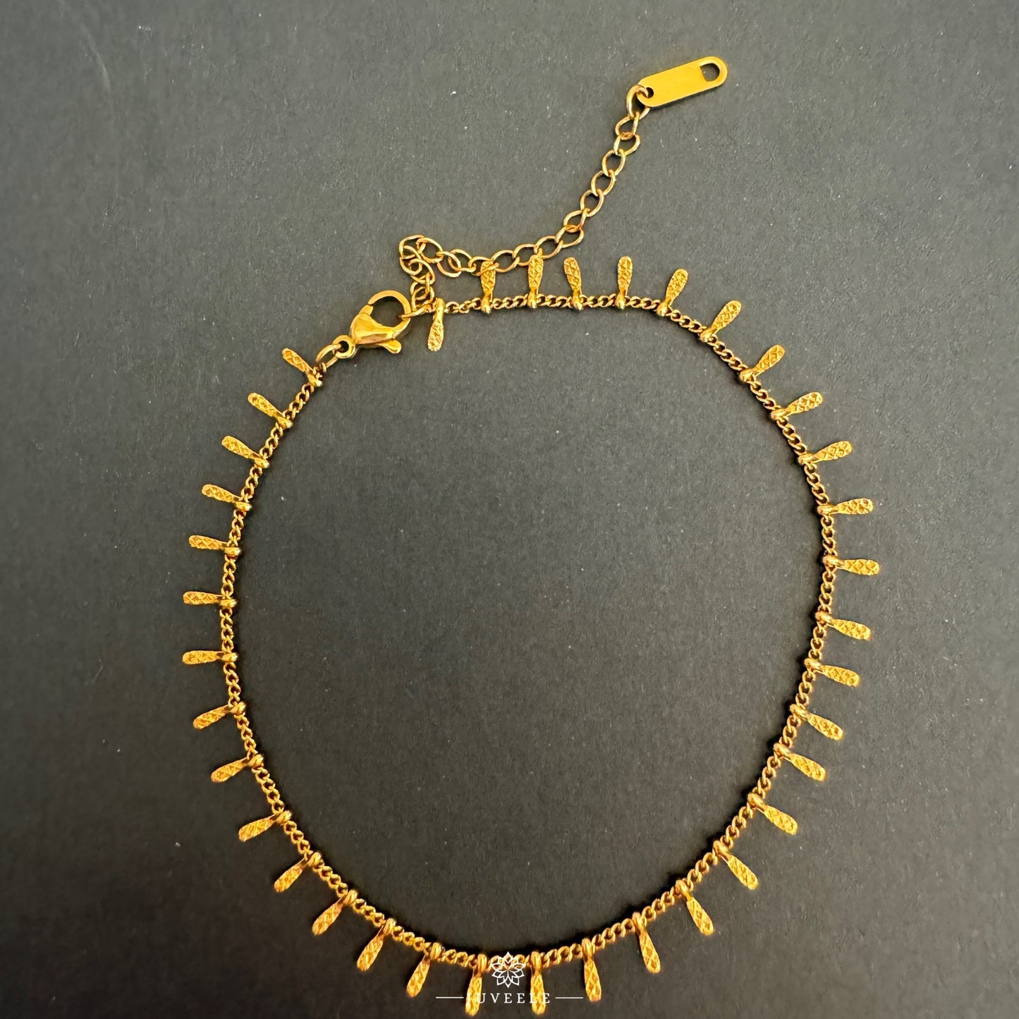 Aella Chain