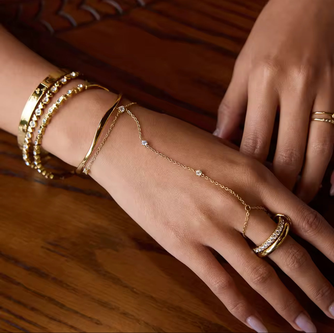 Analise Finger Bracelet